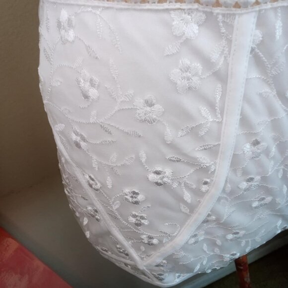 BRAND NEW WITH TAGS LARGE SPRING LACE WHITE DRESS - Picture 10 of 11